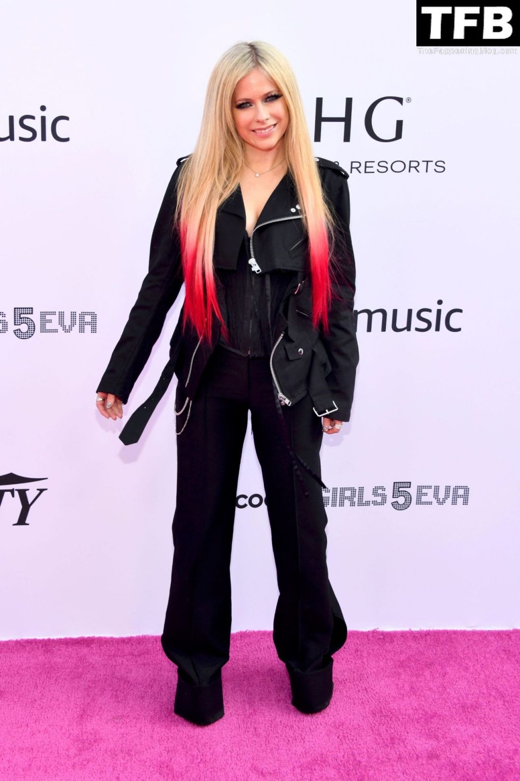 Avril Lavigne Flaunts Her Sexy Boobs at Variety’s 2021 Music Hitmakers Brunch in LA (80 Photos)