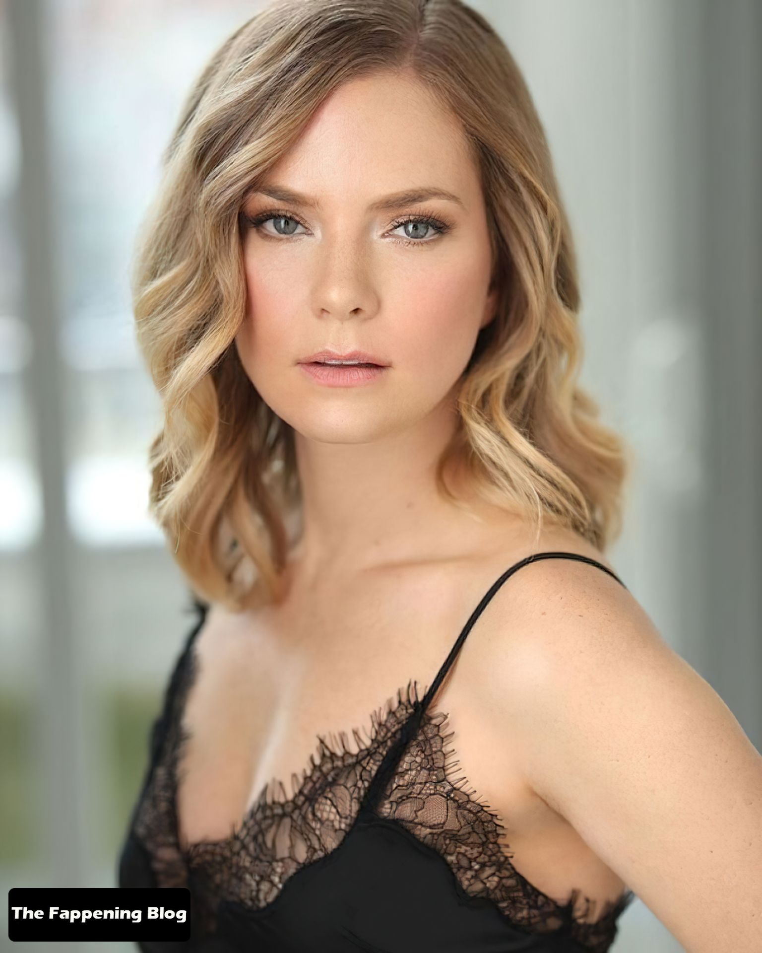 Cindy Busby Sexy Collection (11 Photos + Video) .