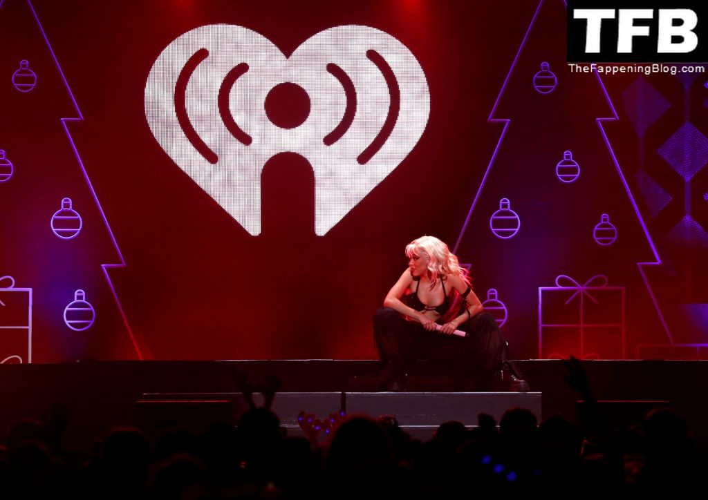 Doja Cat Performs During iHeartRadio 106.1 KISS FM’s Jingle Ball 2021 (15 Photos)