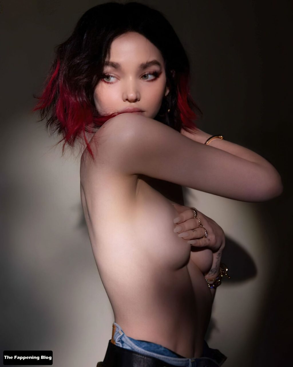 Dove Cameron Looks Hot in a Topless Shoot (5 Photos)