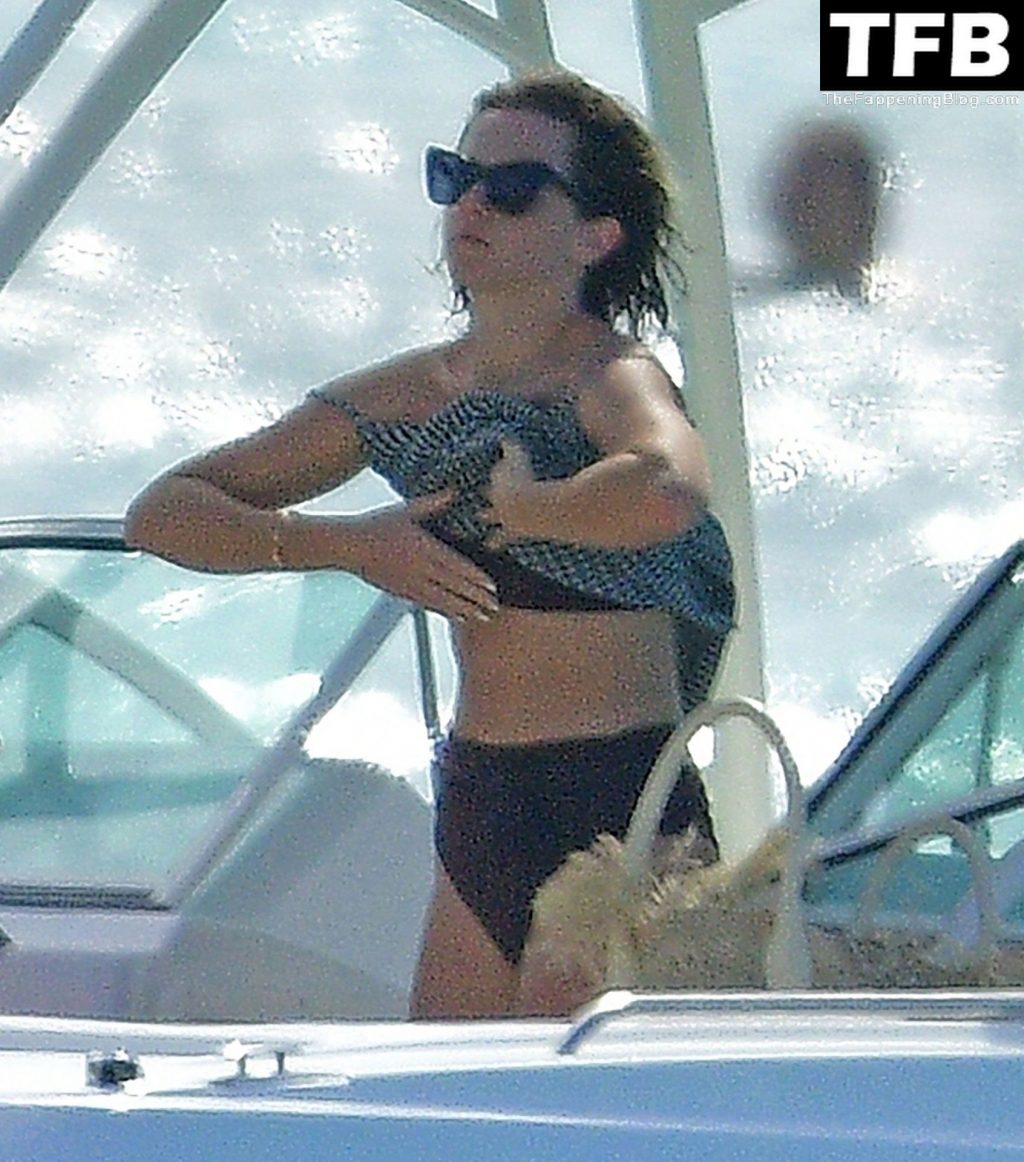 Emma Watson Shows Off Her Magical Sizzling Bikini-Clad Body on Her Sun-Soaked Holiday in Barbados (91 Photos)
