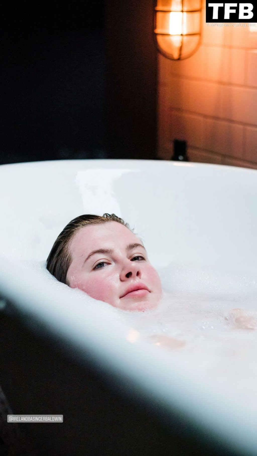 Best Ireland Baldwin Poses Naked In The Bathtub