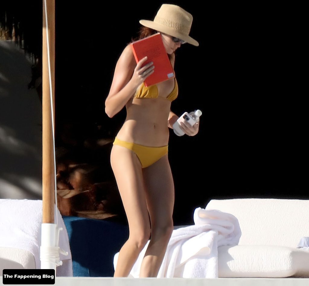 Kaia Gerber Shows Off Her Sexy Ass in a Tiny Bikini in Cabo San Lucas (12 Photos)