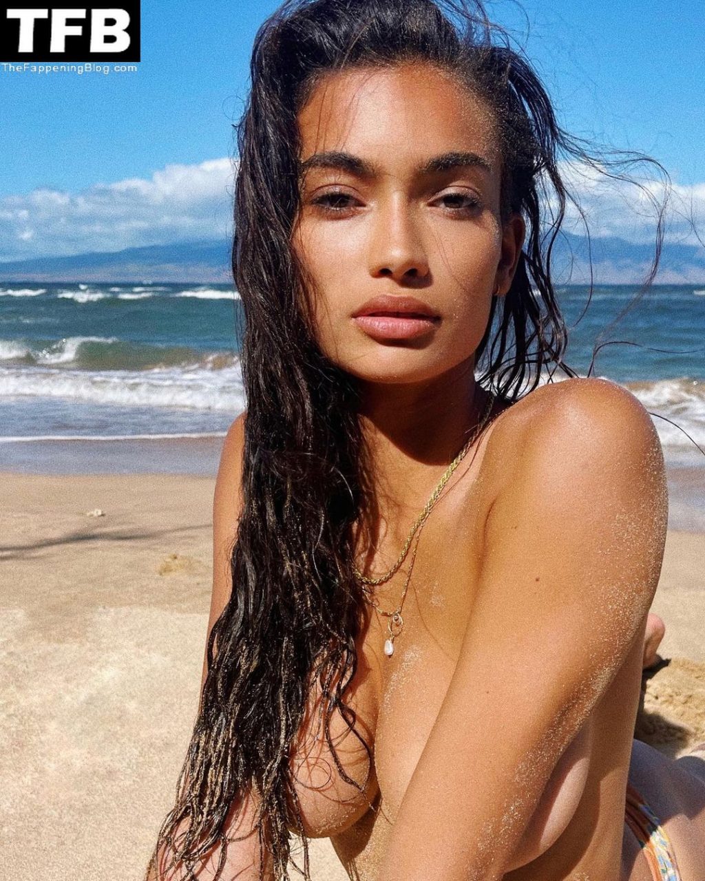 Kelly Gale Poses Topless (2 Photos)