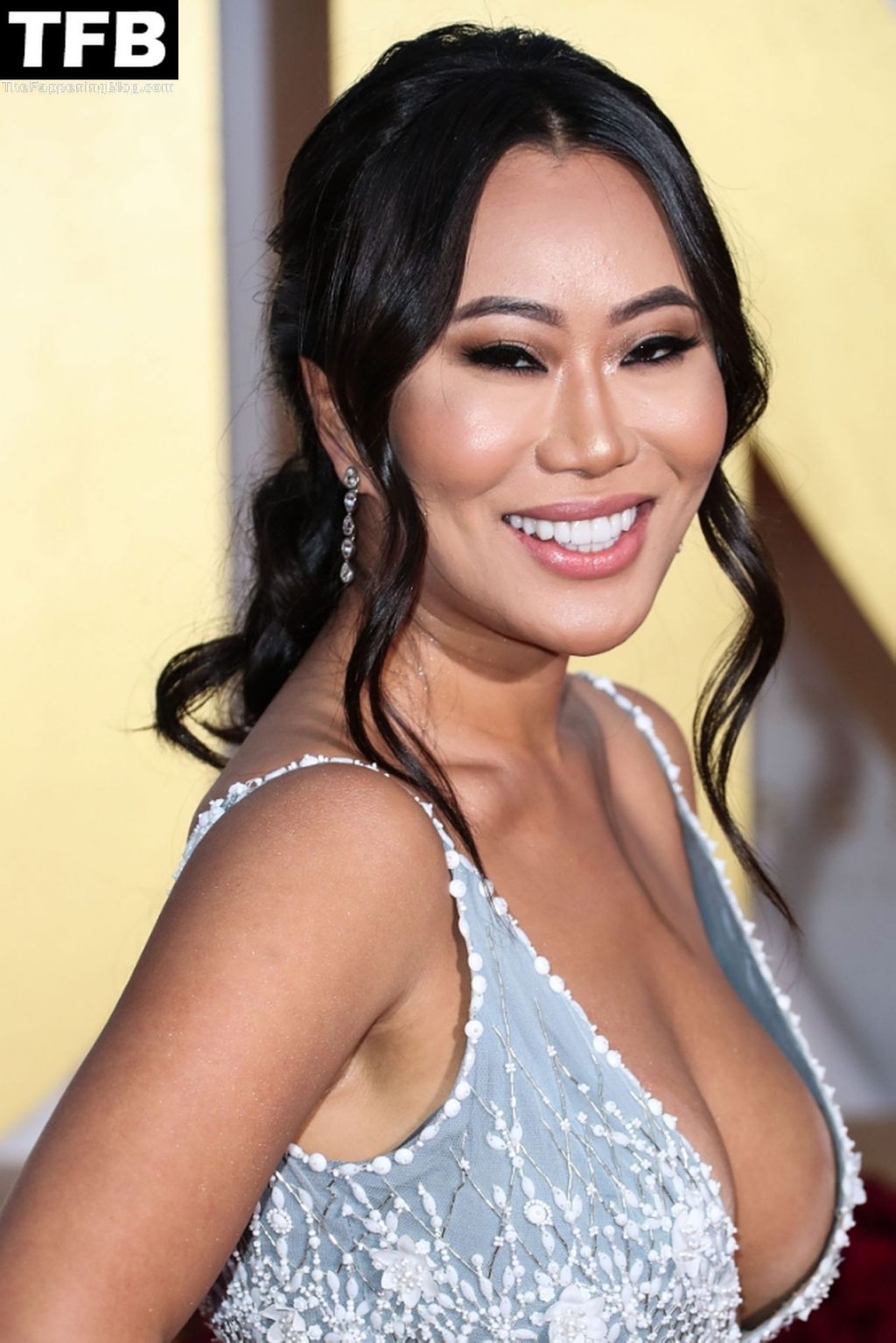 Kelly Mi Li Flaunts Her Sexy Breasts at the 19th Annual Unforgettable Gala (18 Photos)