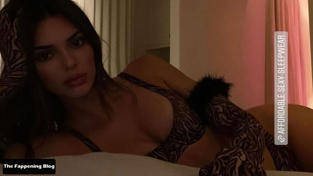 Kendall Jenner Nude &amp; Sexy Collection (28 Photos)