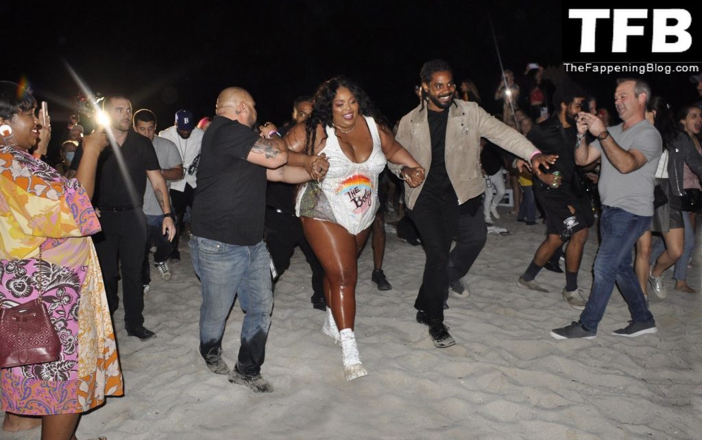 Lizzo Goes Night Swimming During Live Show in Miami Beach (50 Photos)