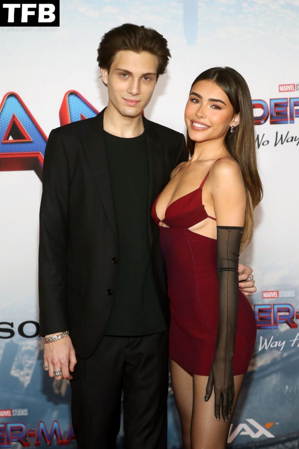 Madison Beer Flaunts Her Slender Figure at the LA Premiere of “Spider-Man: No Way Home” (4 Photos + Video)