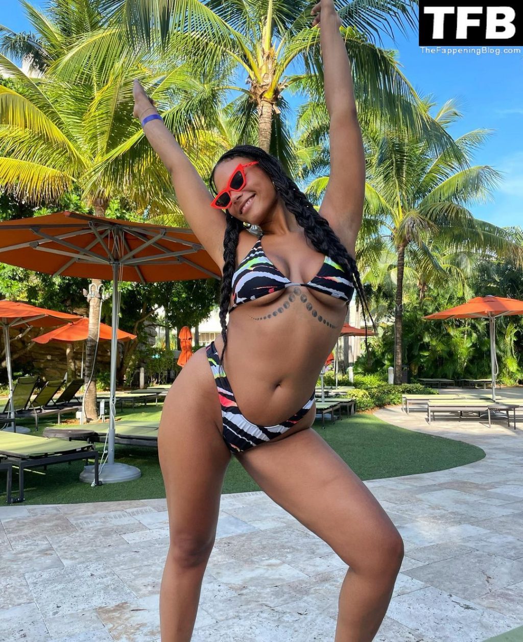 Marquita Pring Sexy &amp; Topless (15 Photos)