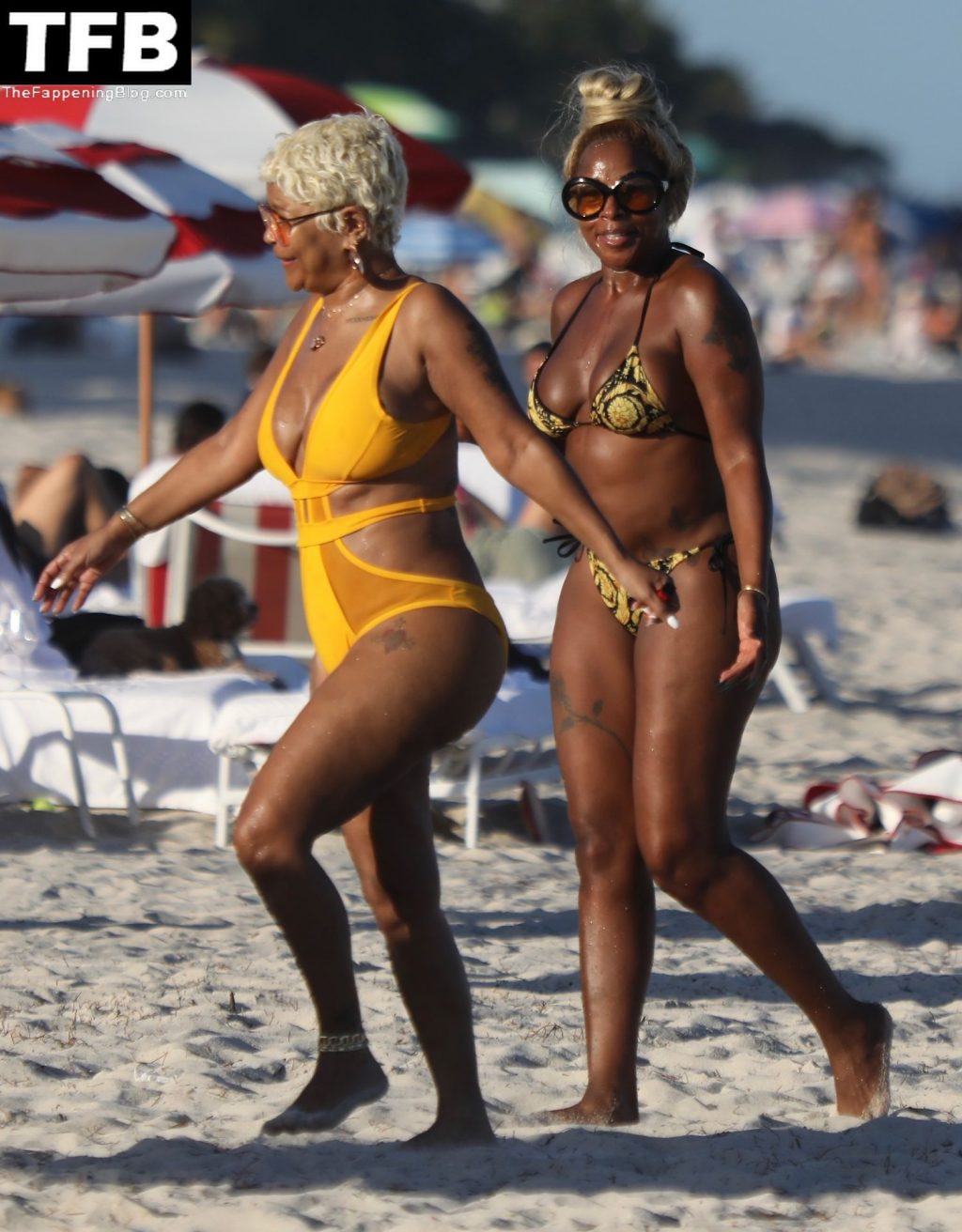 Mary J. Blige Sips on Cocktails While Soaking Up the Sun with a Friend in Miami Beach (61 Photos)