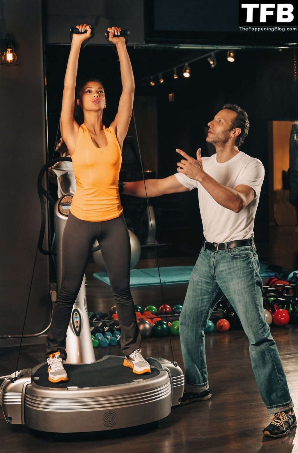 Busty Nicole Scherzinger Works Out With a Personal Trainer (11 Photos)