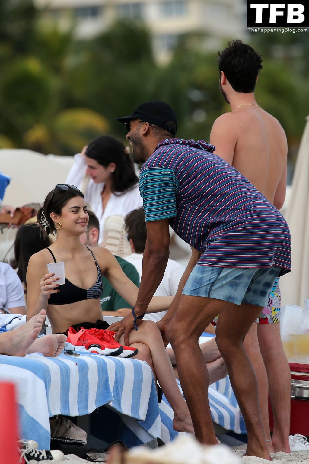 Matt James &amp; Rachael Kirkconnell Relax With Friends on the Beach in Miami (43 Photos)
