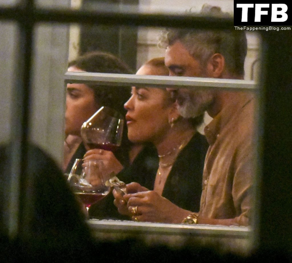 Rita Ora &amp; Taika Waititi Enjoy a Dinner Date with Some Friends (19 Photos)