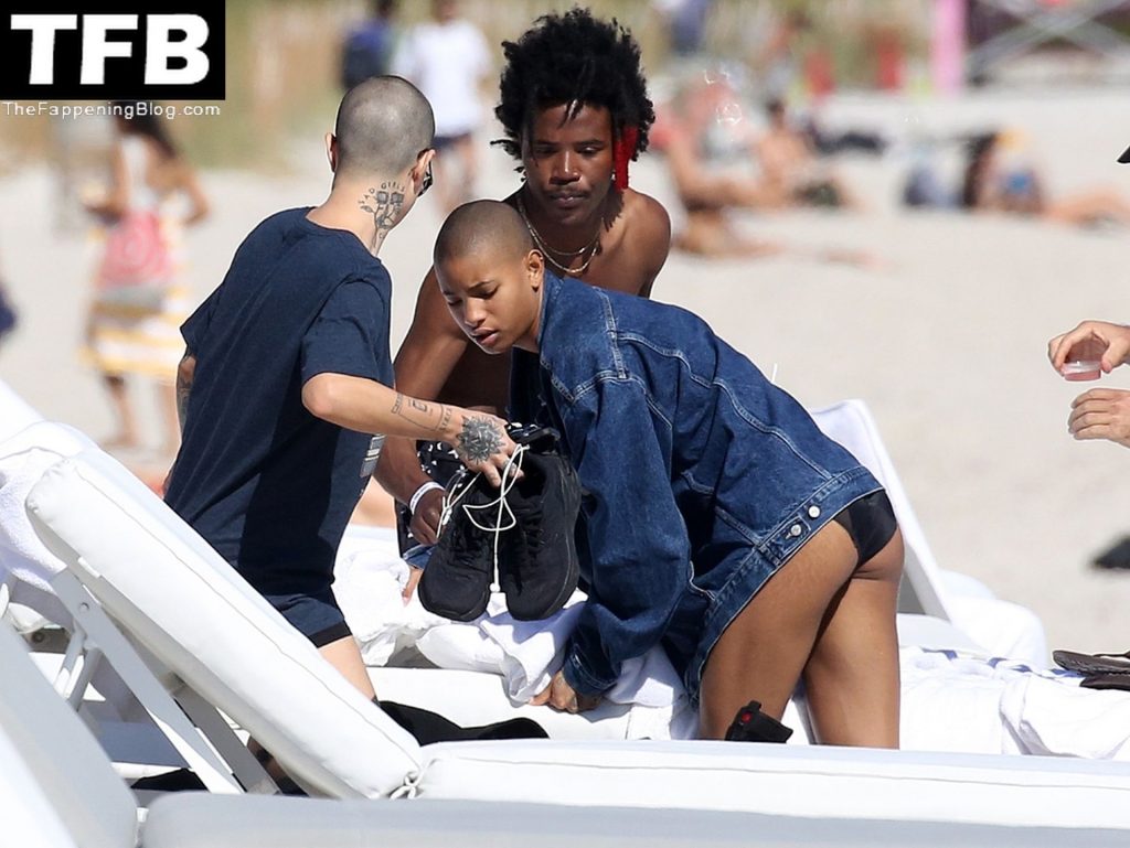 Willow Smith Looks Hot in a Black Bikini on the Beach in Miami (95 Photos) ...