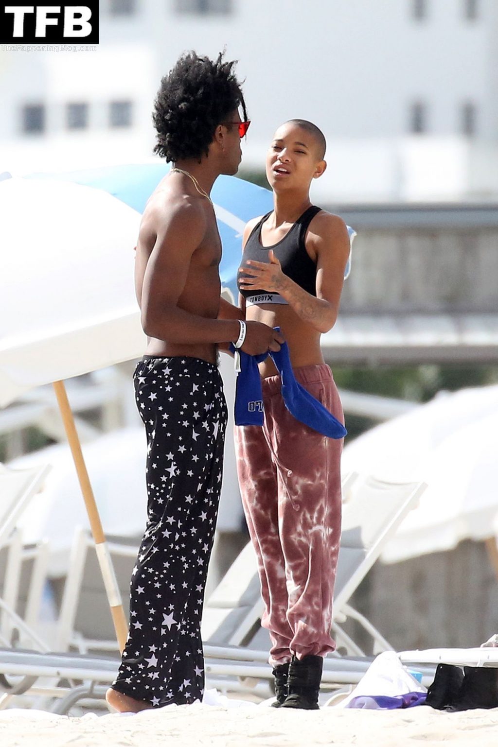Willow Smith Shows Her Pokies as She Relaxes with Her Boyfriend on the Beach in Miami (31 Photos)