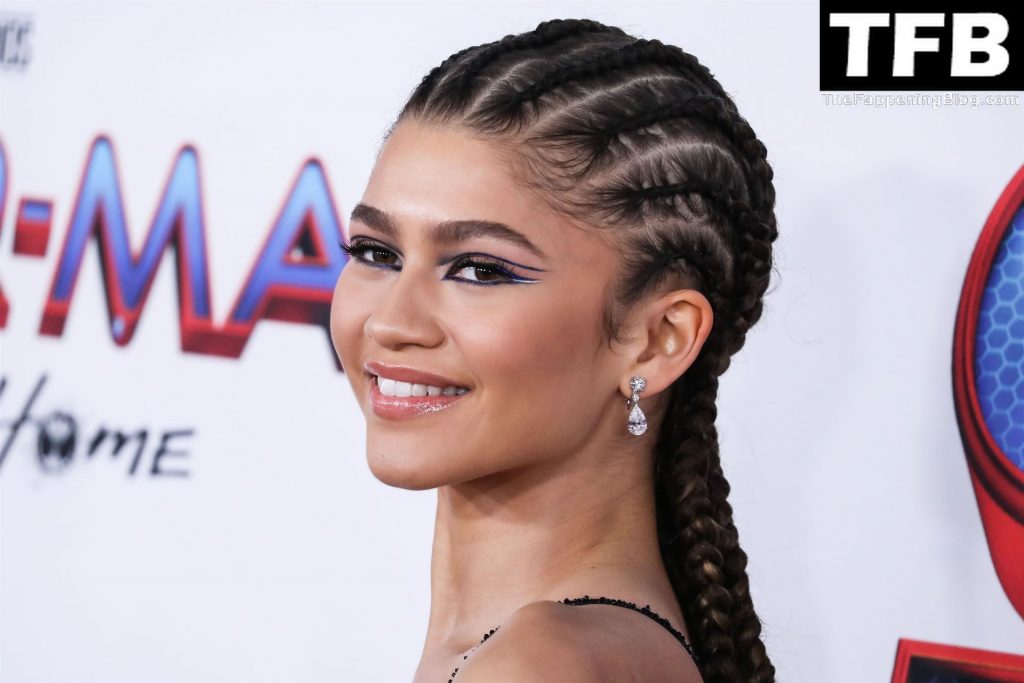 Zendaya Coleman Looks Hot at the LA Premiere of Columbia Pictures’ ‘Spider-Man: No Way Home’ in Westwood (134 New Photos)