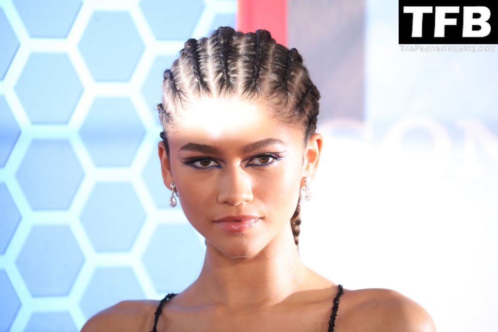 Zendaya Flaunts Her Small Tits at the LA Premiere of “Spider-Man: No Way Home” (41 Photos)