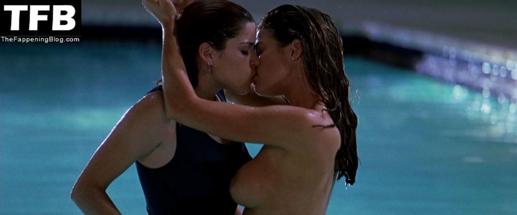 Neve Campbell Nude &amp; Sexy Collection (73 Photos)