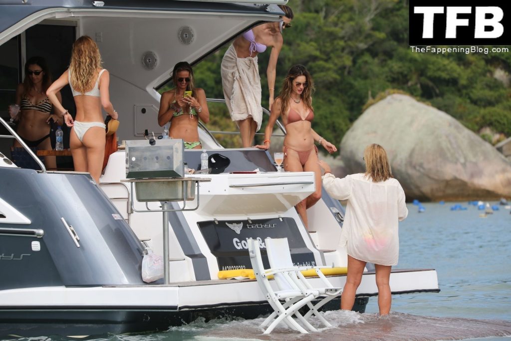 Alessandra Ambrosio Showcases Her Model Figure While Dancing With Friends on Board a Yacht (122 Photos)
