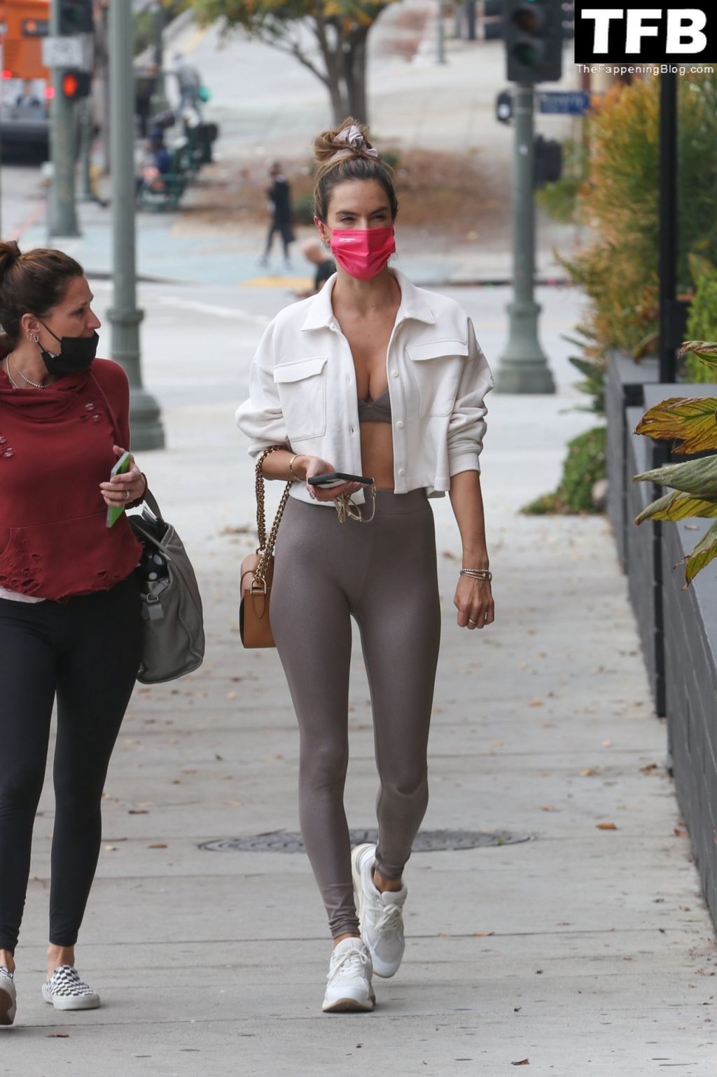 Pilates Fanatic Alessandra Ambrosio Starts Off Her Week with a Workout (59 Photos)