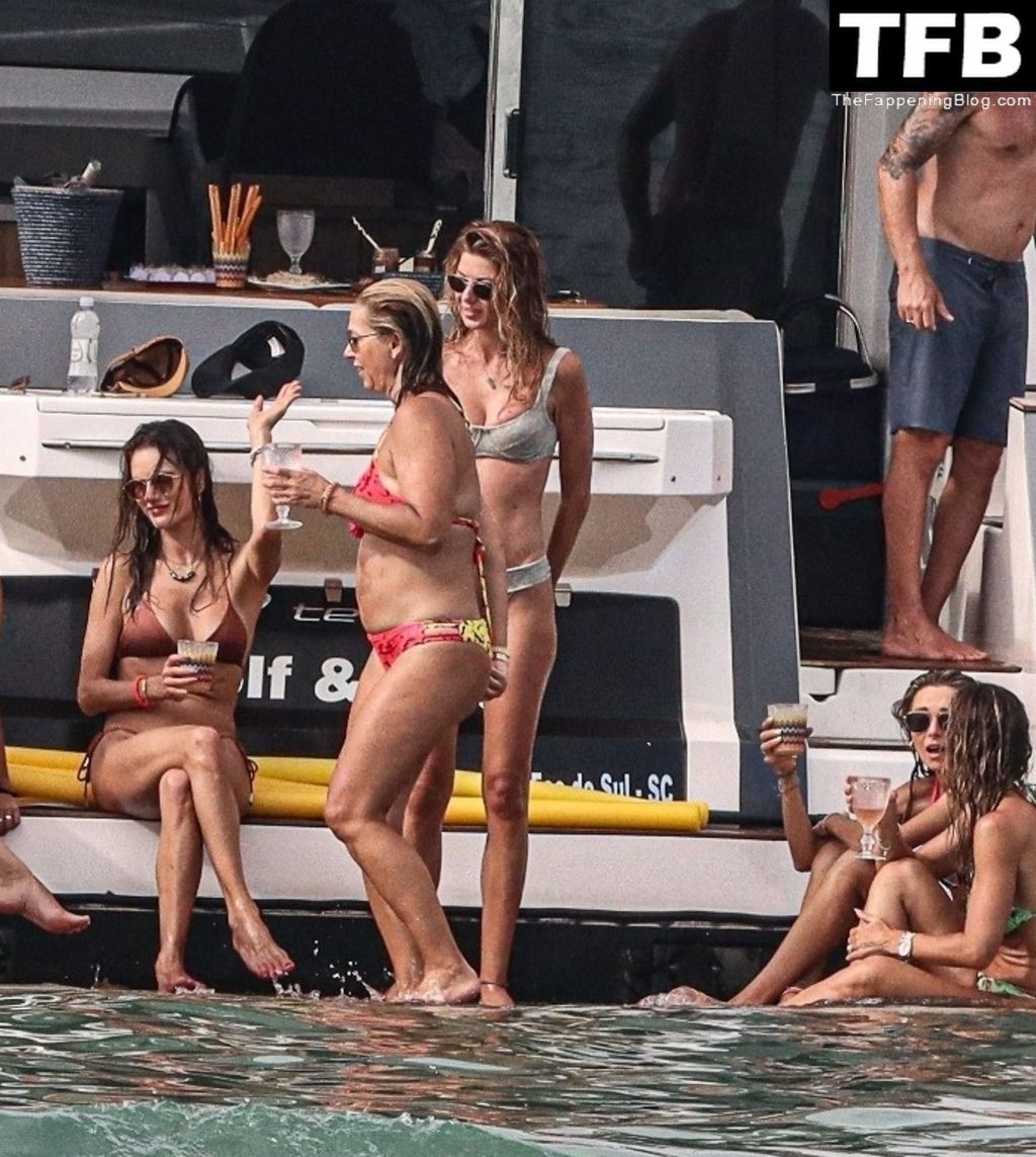 Alessandra Ambrosio Showcases Her Model Figure While Dancing With Friends on Board a Yacht (122 Photos)