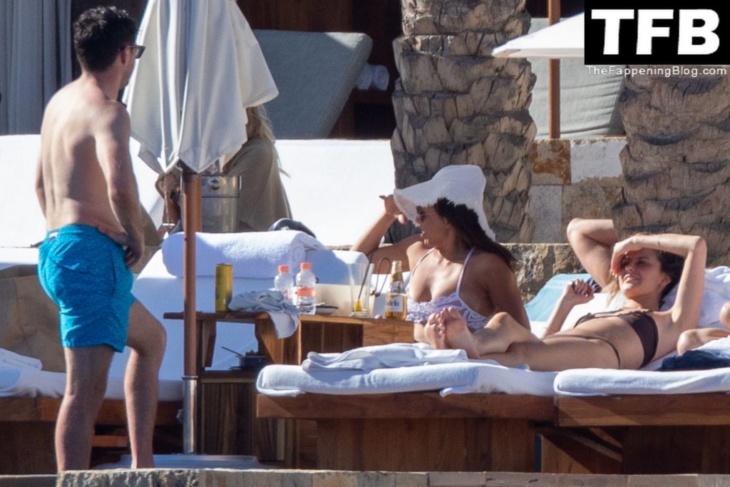 Niall Horan &amp; Amelia Woolley Enjoy a Day in Cabo (30 Photos)