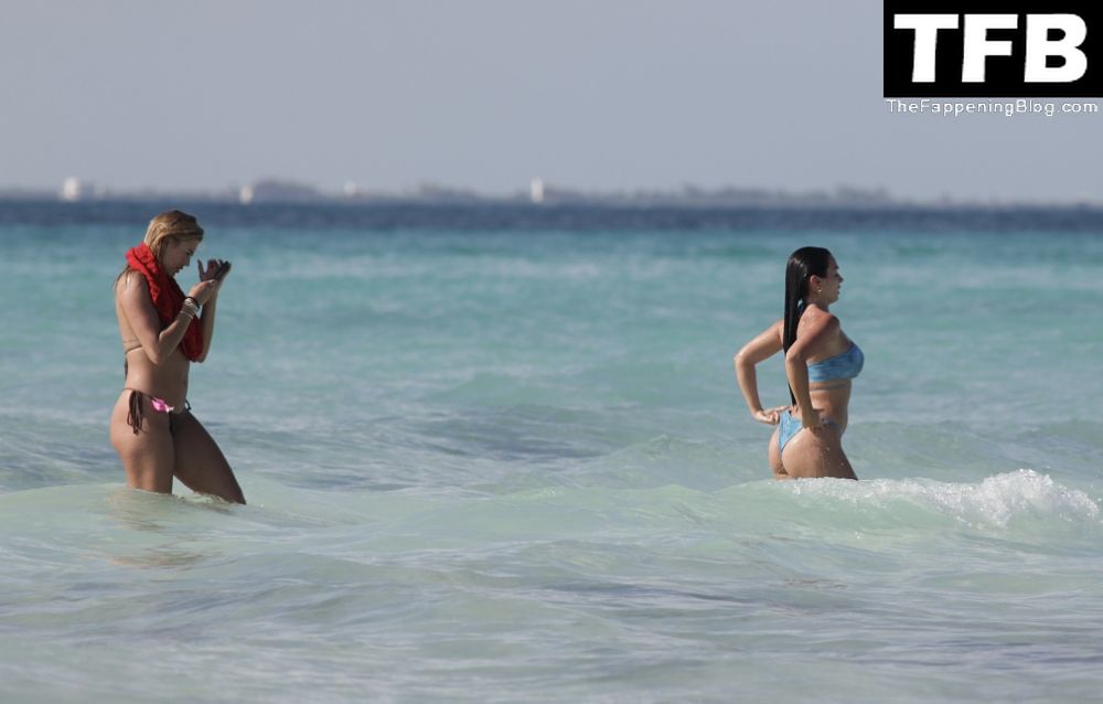 Arabella Chi &amp; Kady McDermott are Seen Having a Good Time at the Beach (66 Photos)