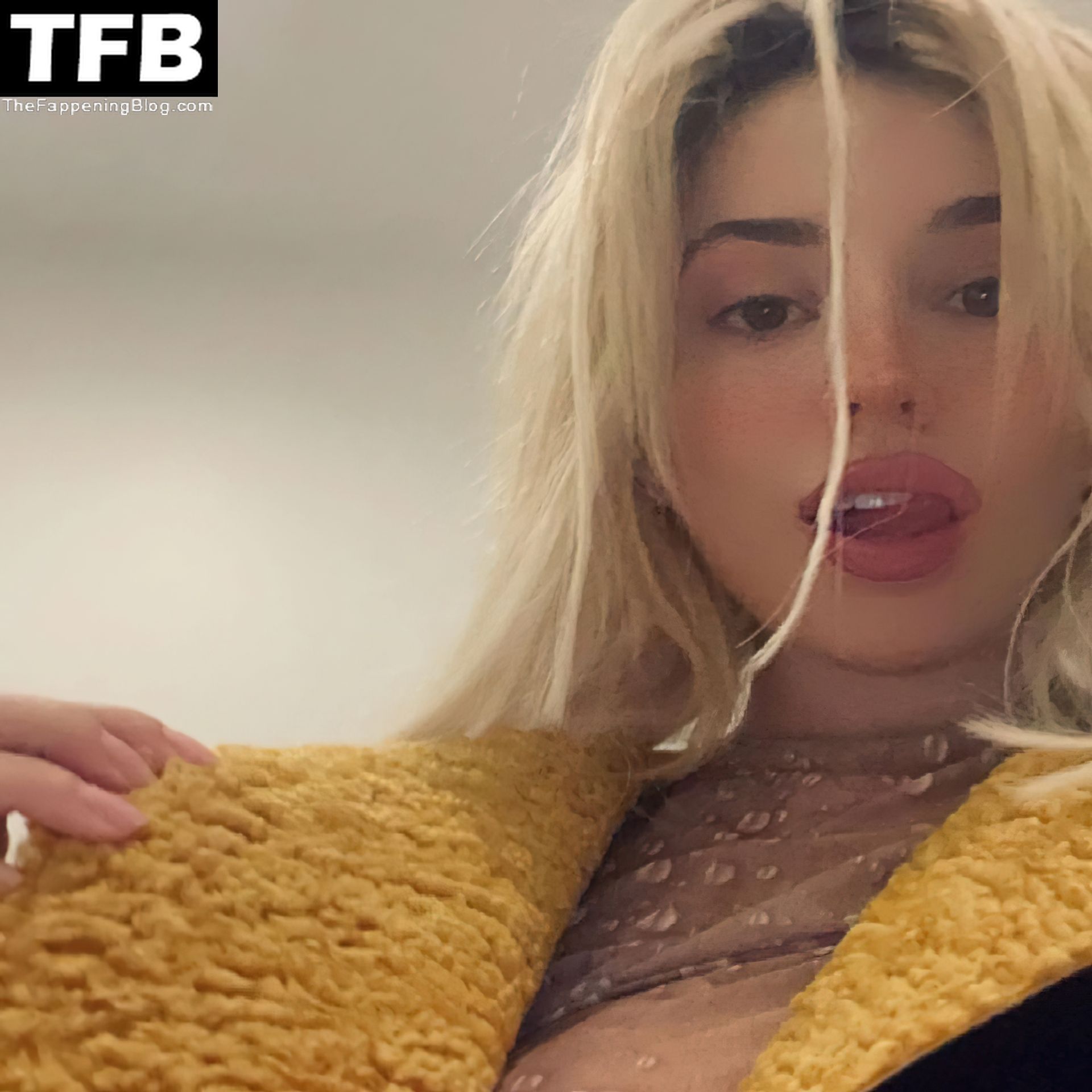 Top Ava Max Shows Her Nude Tits