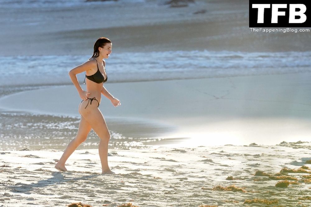 Leonardo DiCaprio &amp; Camila Morrone Enjoy the Beach in St Barts (26 Photos)