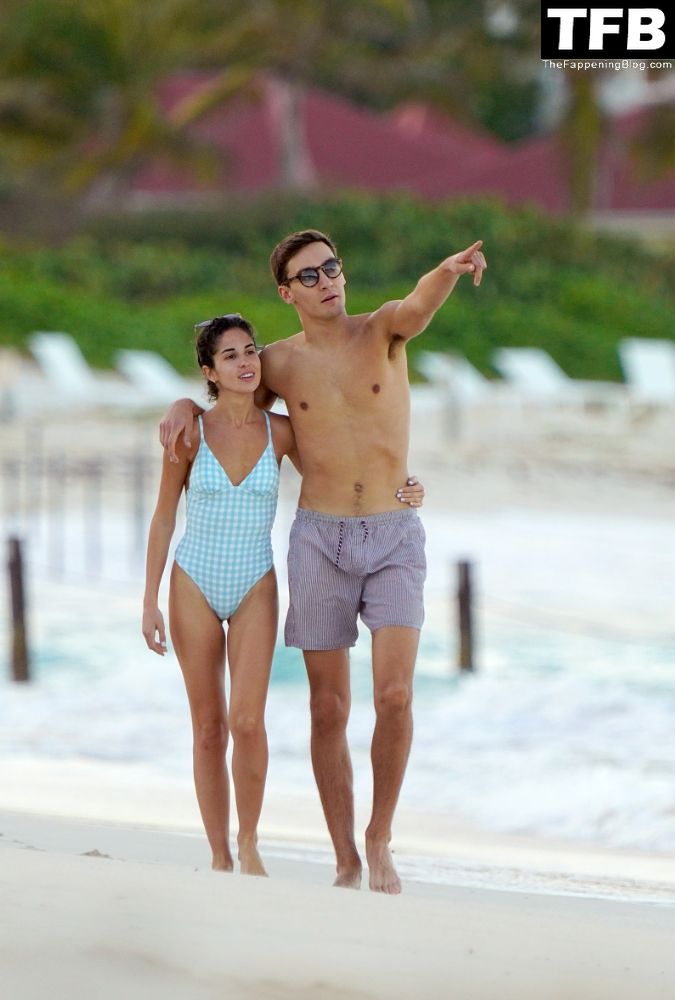 Carmen Montero Mundt &amp; George Russell Enjoy a Day on the Beach in St Barts (27 Photos)