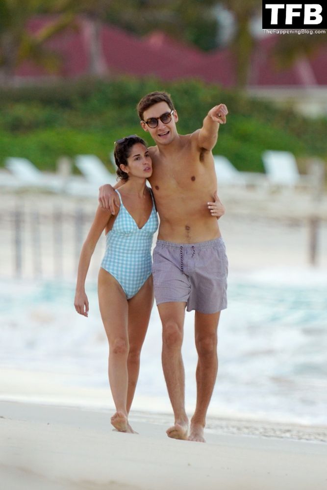 Carmen Montero Mundt &amp; George Russell Enjoy a Day on the Beach in St Barts (27 Photos)