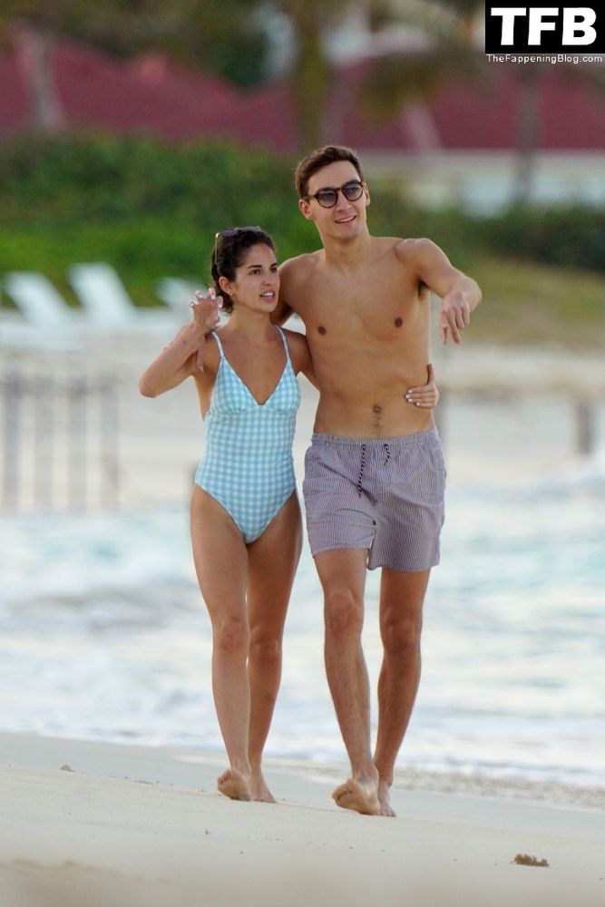 Carmen Montero Mundt &amp; George Russell Enjoy a Day on the Beach in St Barts (27 Photos)