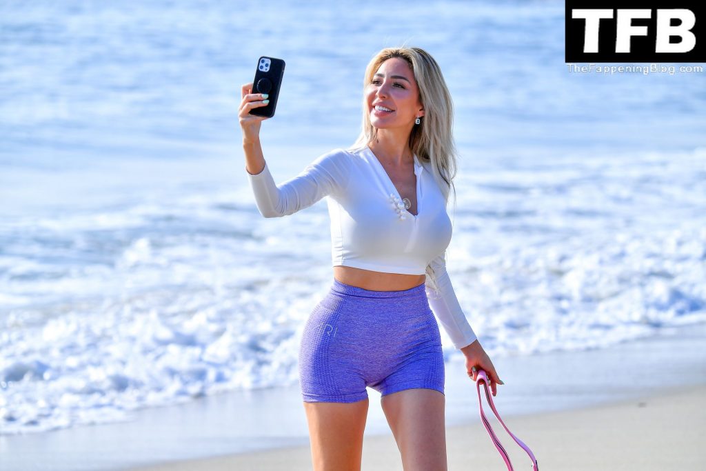 Farrah Abraham Starts Off The New Year with Some Yoga on the Beach in Santa Monica (43 Photos)