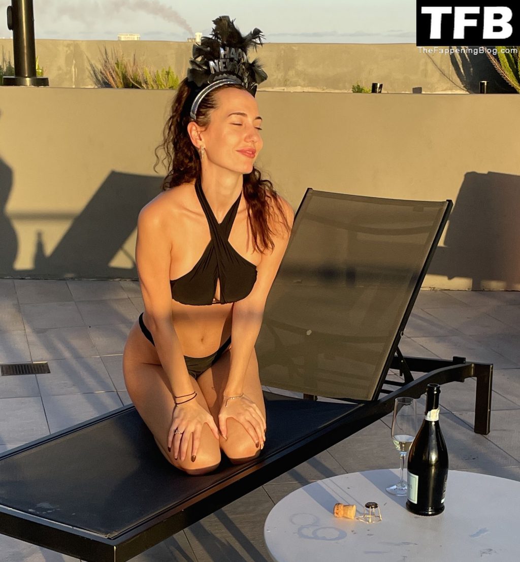 Iva Kovacevic Celebrates the Final Hours of 2021 on a Luxury Roof Pool with a Tiny Bikini in Miami (64 Photos)