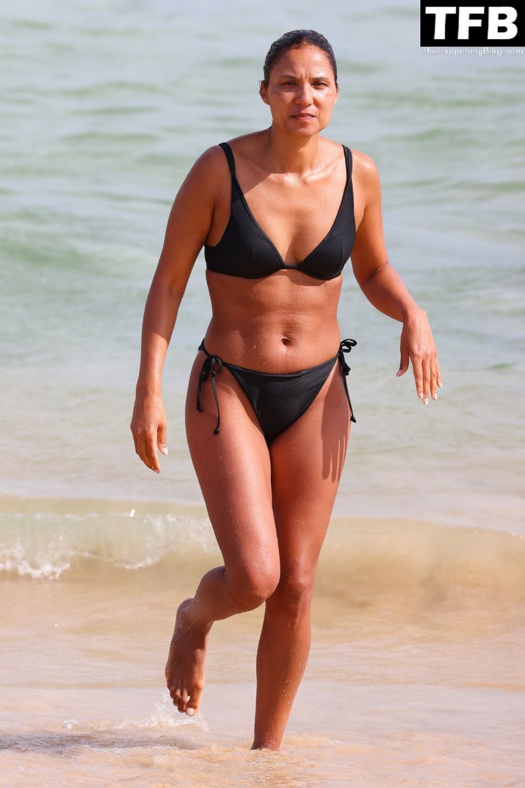 Janice Petersen Brings Hot Beach Bod to Bondi Beach (55 Photos)