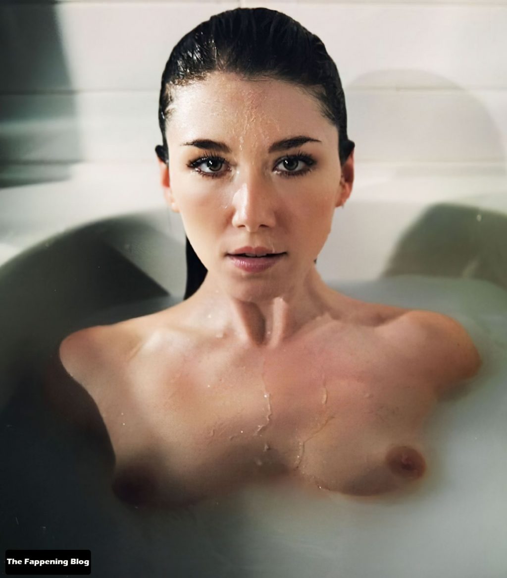 Jewel Staite Nude &amp; Sexy Collection (10 Photos + Videos)