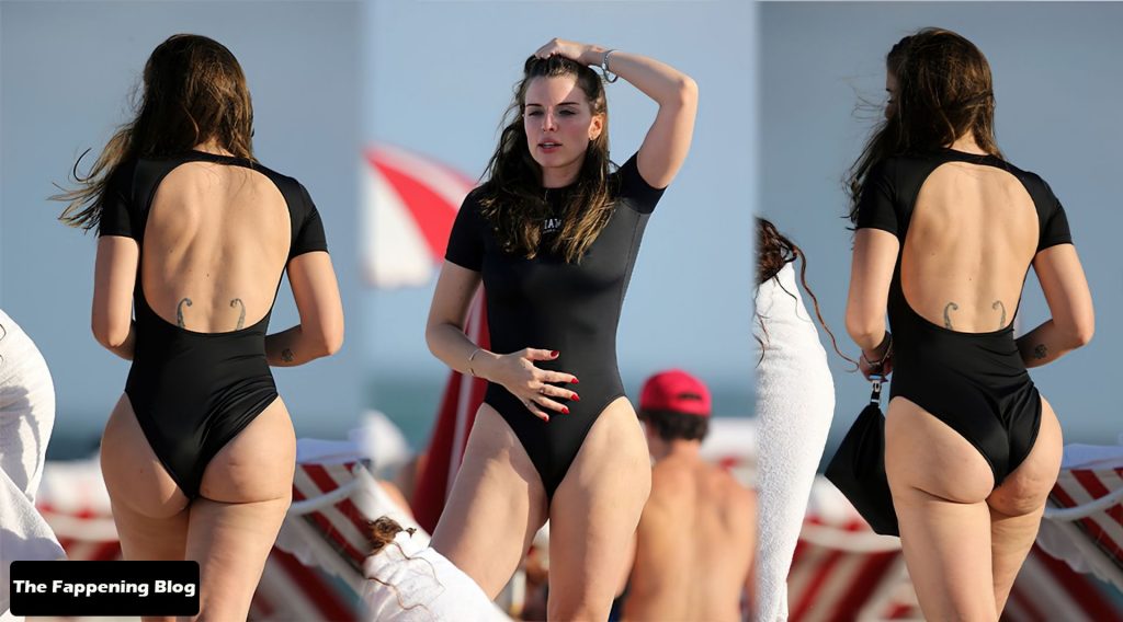 Julia Fox Shows Off Her Curves in a Black Swimsuit on the Beach in Miami (125 Photos)