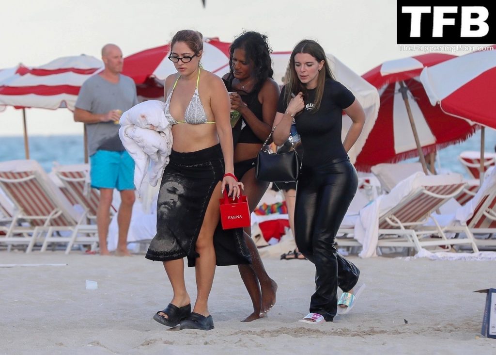 Julia Fox Shows Off Her Curves in a Black Swimsuit on the Beach in Miami (125 Photos)