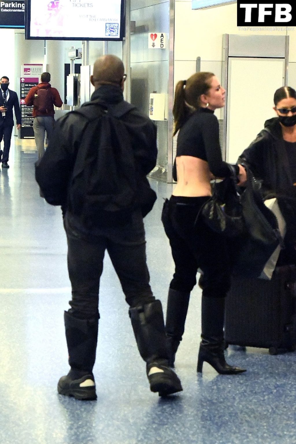 Kanye West is All Smiles as He Reunites with His Girlfriend Julia Fox at Miami International Airport (78 Photos)