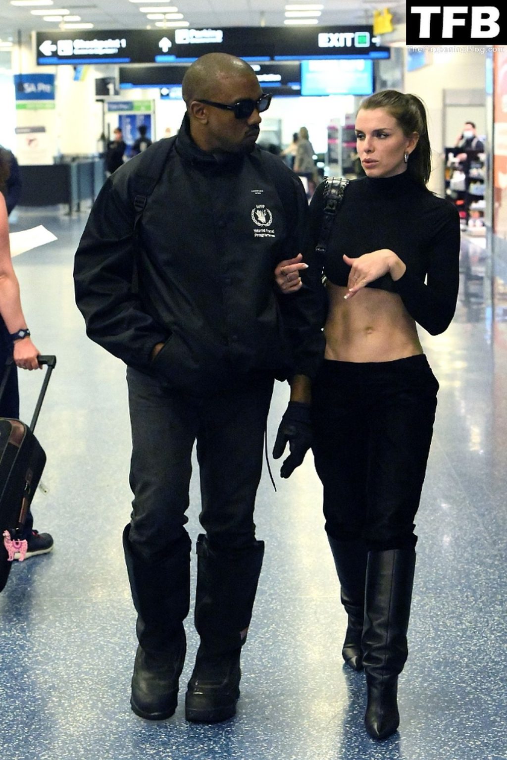 Kanye West is All Smiles as He Reunites with His Girlfriend Julia Fox at Miami International Airport (78 Photos)