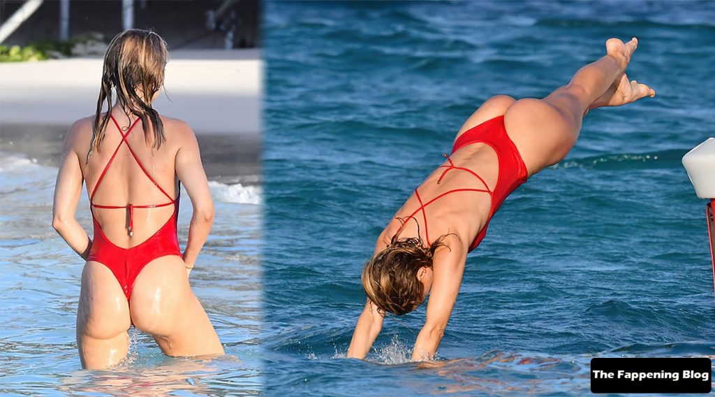 Sexy Kimberley Garner Shows Off Her Sexy Figure On The Beach In St Barts