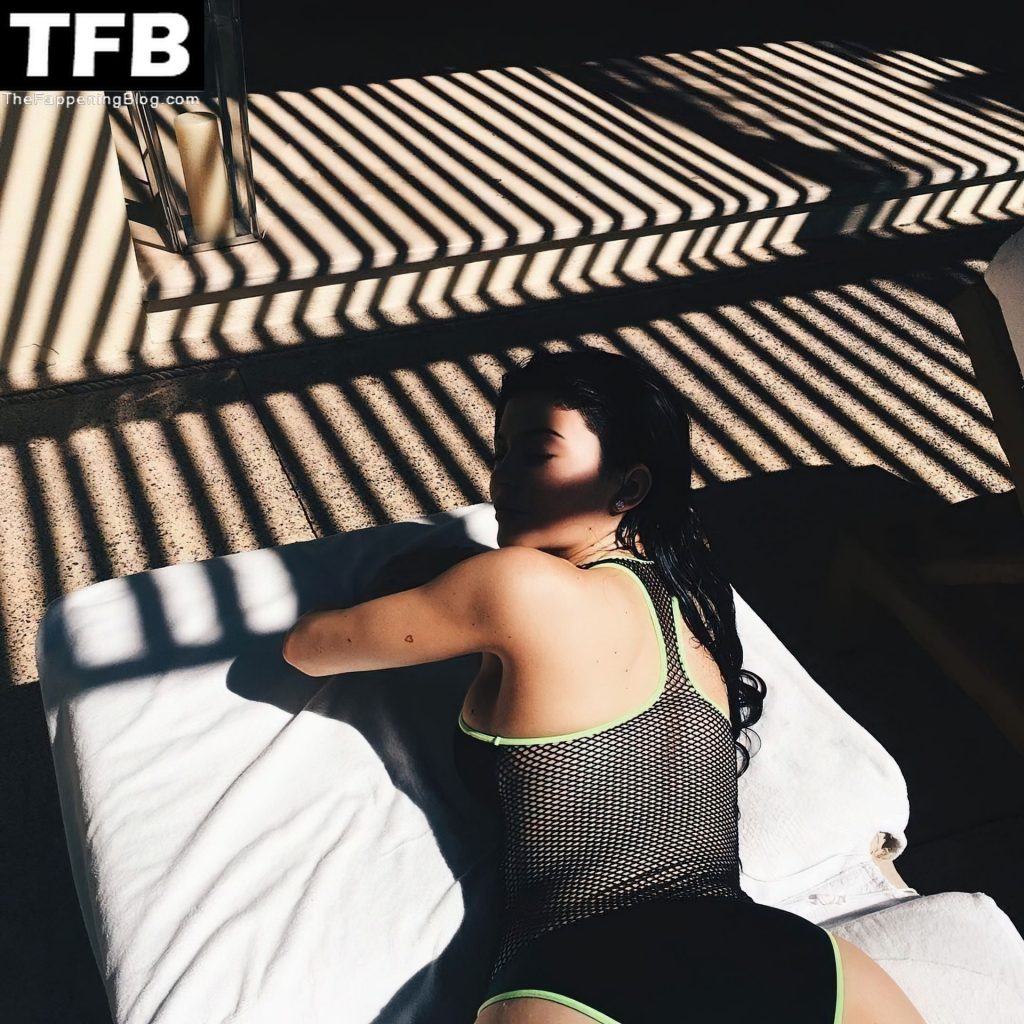 Kylie Jenner Displays Her Sexy Ass &amp; Tits (5 Photos)