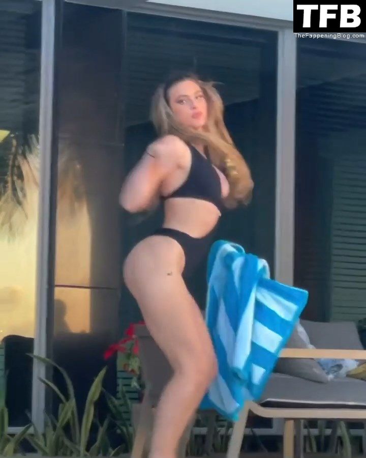 Lele Pons Shows Off Her Booty (5 Pics + Video)