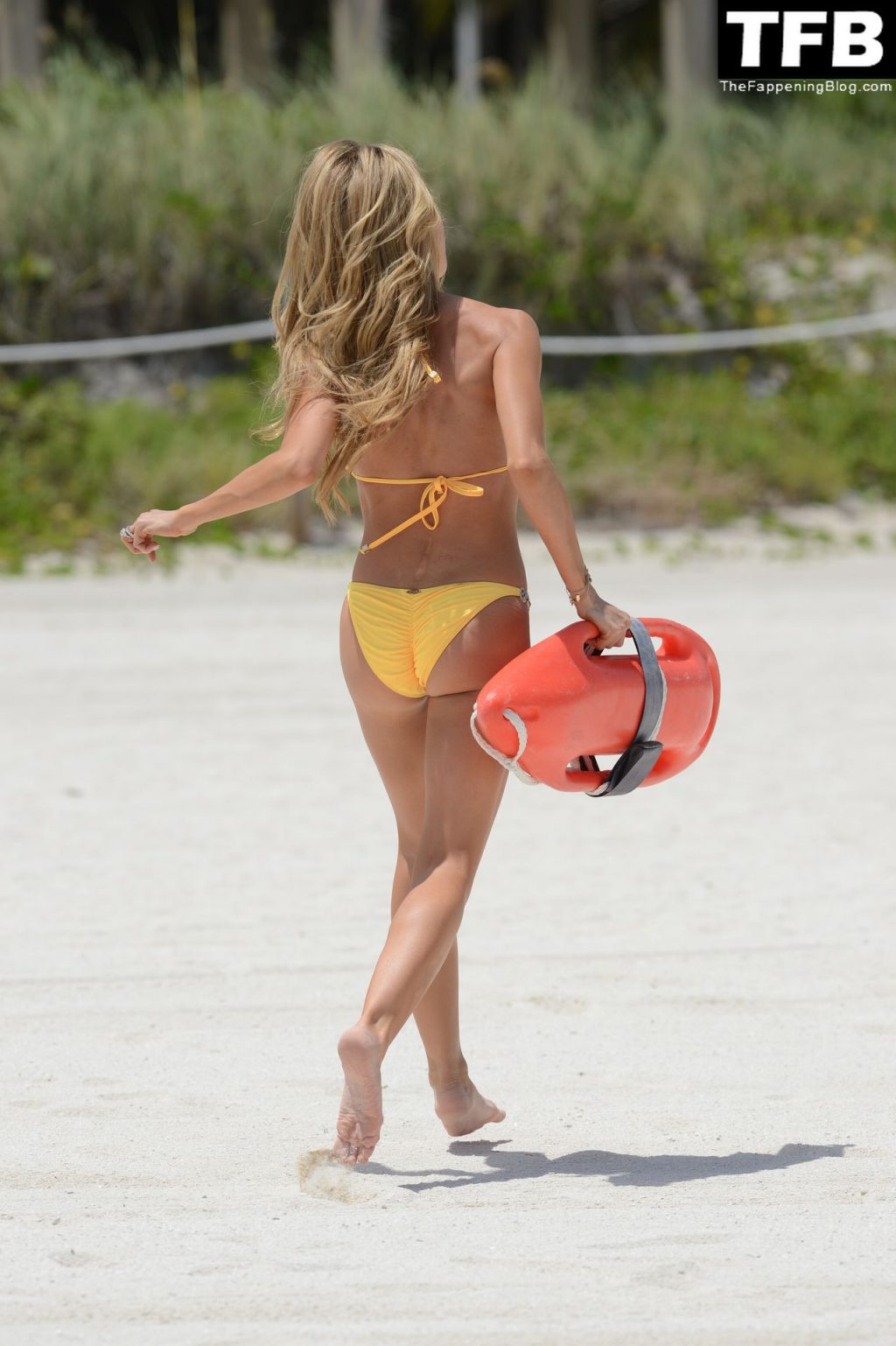 Lisa Hochstein Stuns in a Tiny Bikini on the Beach (28 Photos)
