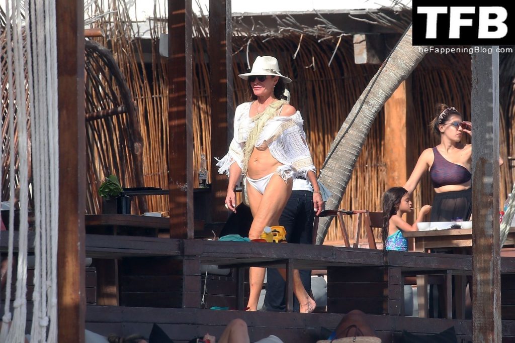 Luann de Lesseps Rings in the New Year on the Beach in Tulum (41 Photos)