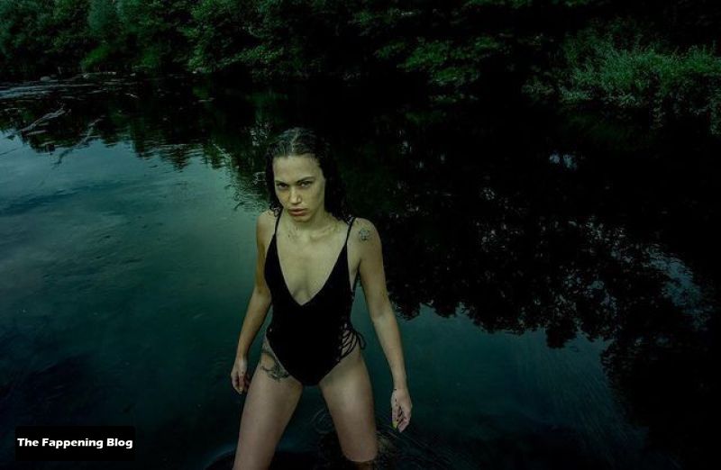 Melisa Şenolsun Nude &amp; Sexy Collection (14 Photos + Videos)