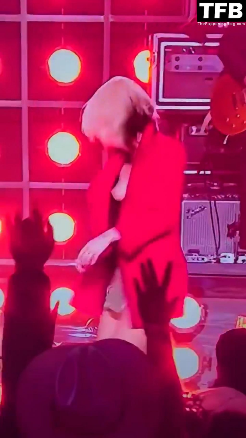 Miley Cyrus Exposes Her Nude Boobs as She Performs on Stage (132 Photos + Videos)