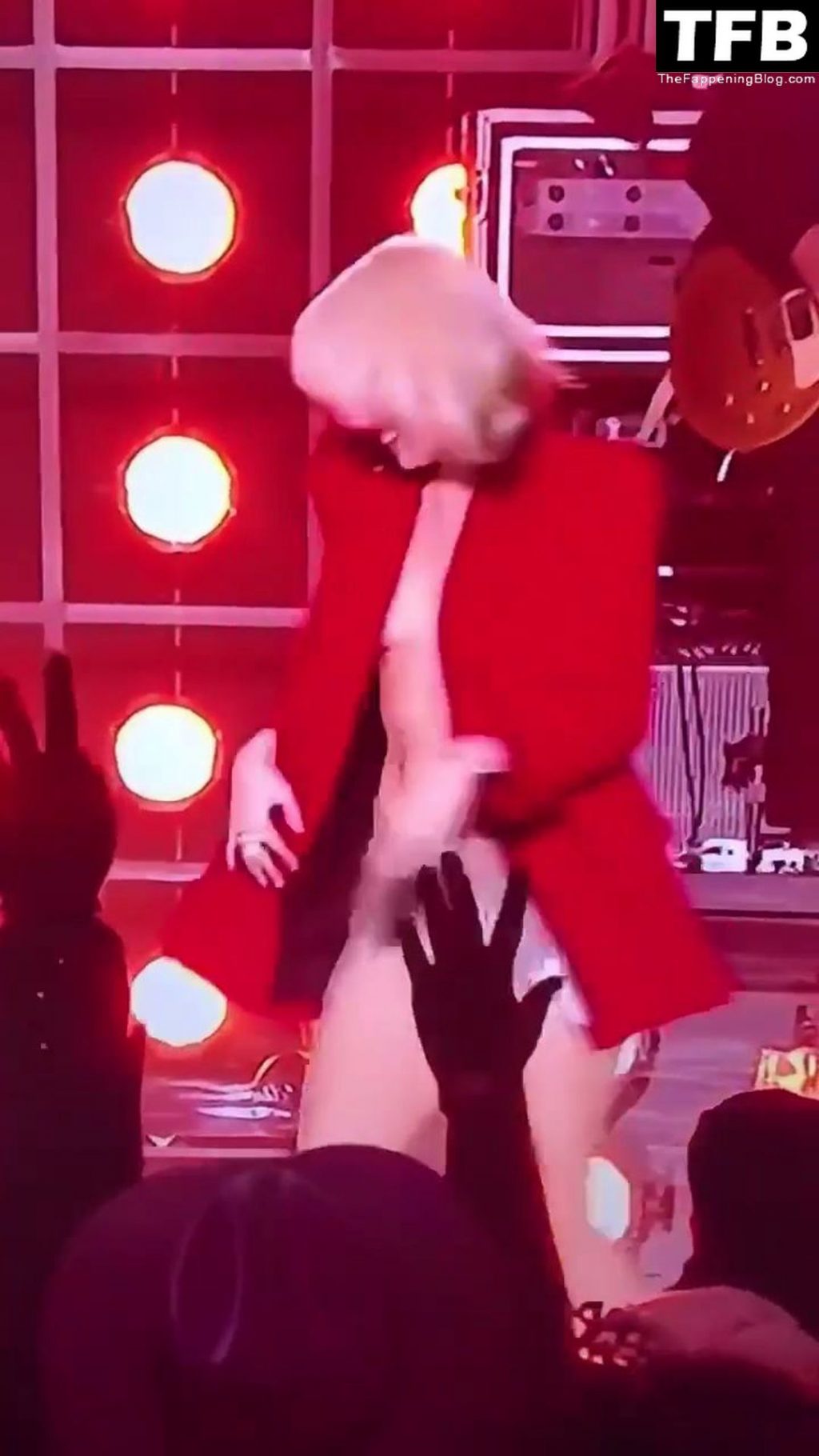 Miley Cyrus Exposes Her Nude Boobs as She Performs on Stage (132 Photos + Videos)