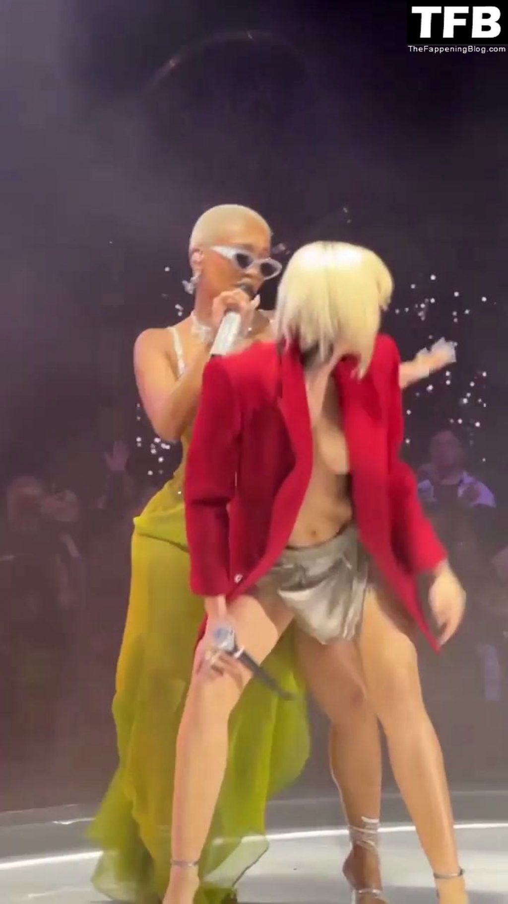 Miley Cyrus Exposes Her Nude Boobs as She Performs on Stage (132 Photos + Videos)