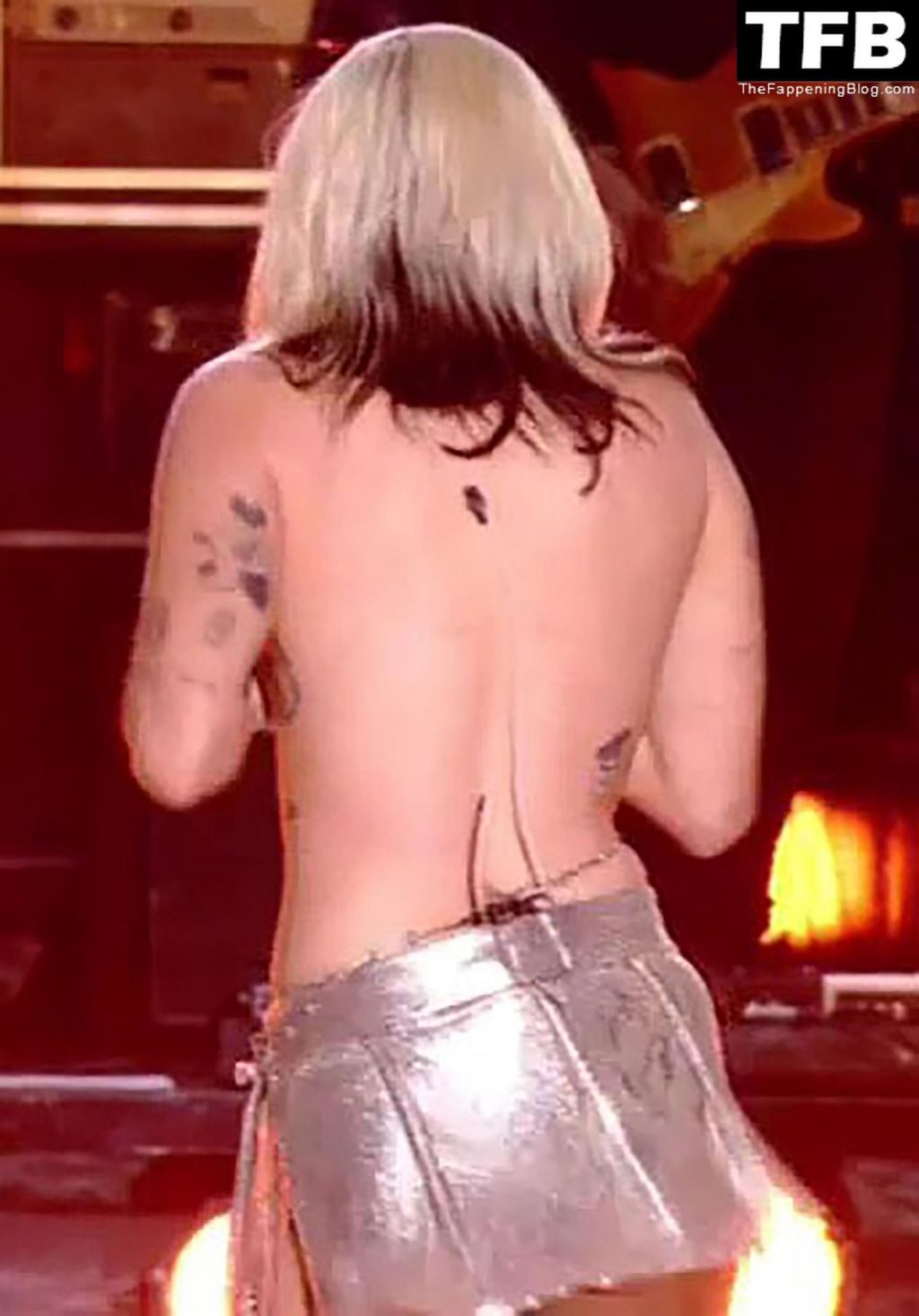 Miley Cyrus Exposes Her Nude Boobs as She Performs on Stage (132 Photos + Videos)